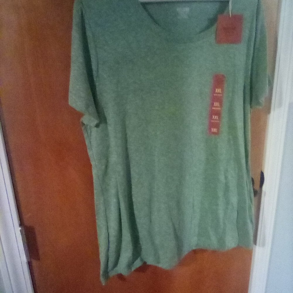 Mossimo T shirt NWT